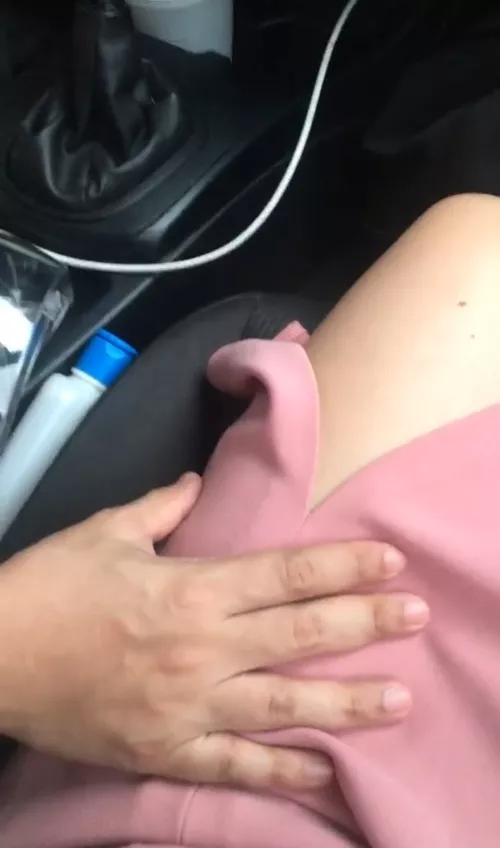 one hand on the wheel, another one on my thigh [f]