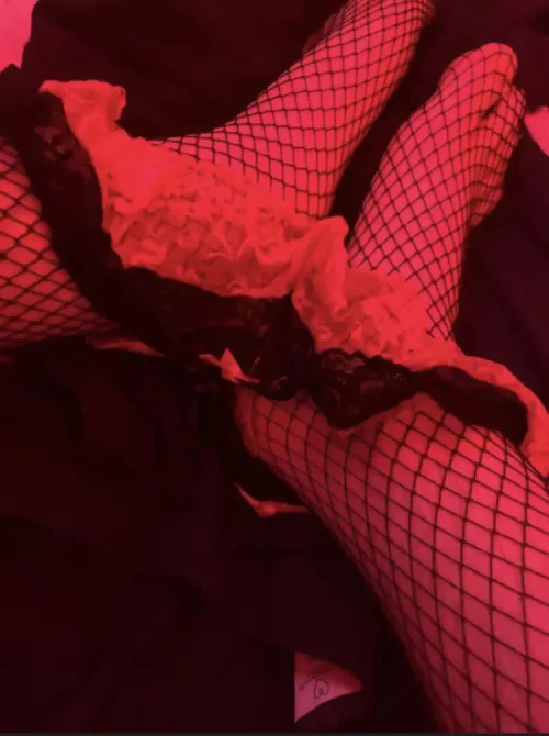 panties wrapped round my ankles 😘