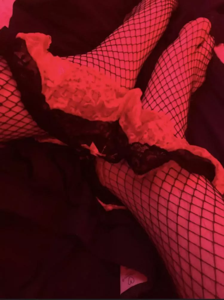 panties wrapped round my ankles 😘