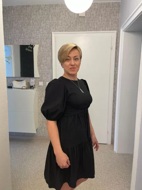 Pls tribute that bitch give all your load to 41yo momi