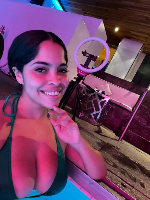 selfie time in my bikini 💖