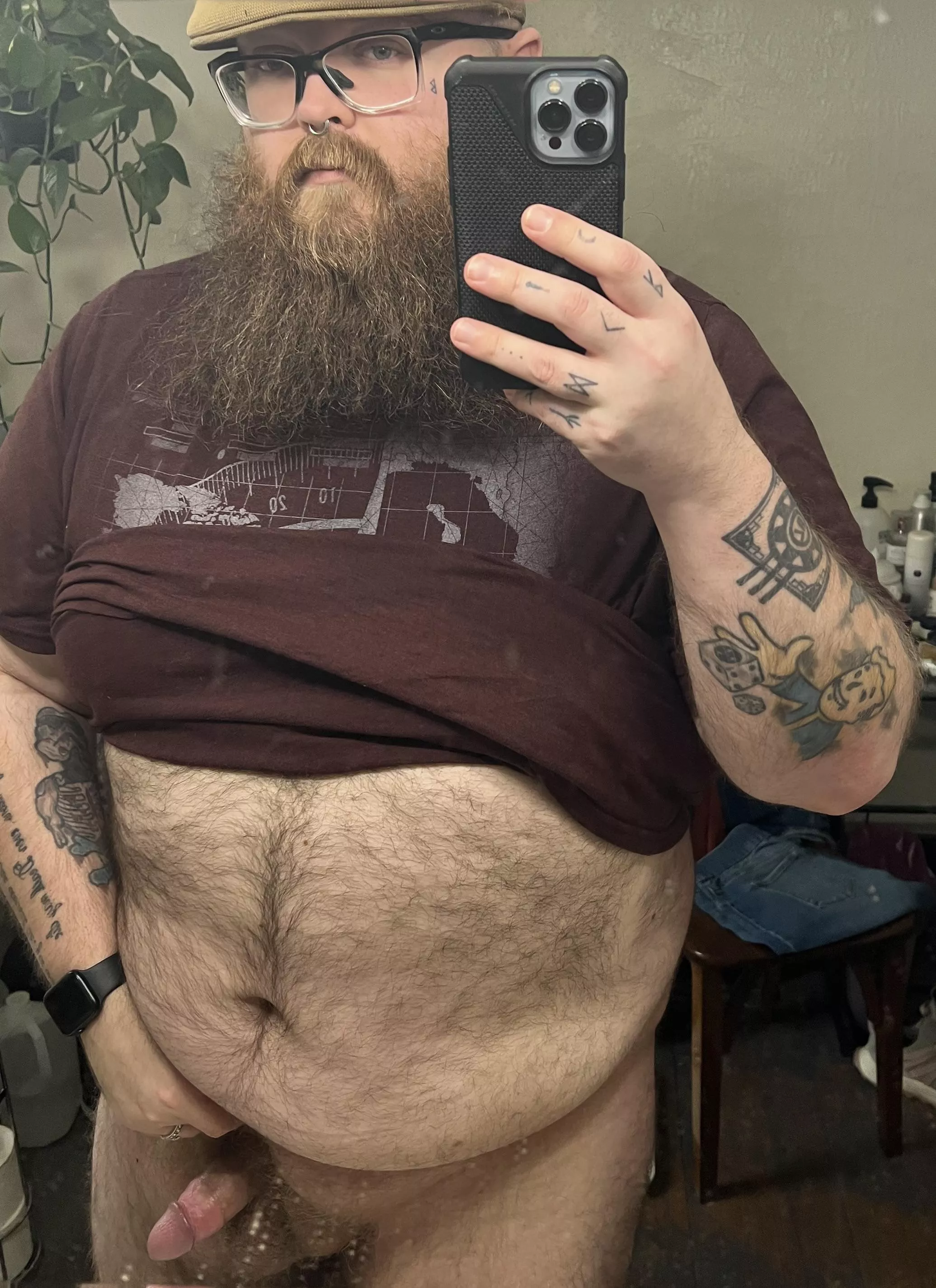 Slowly makin it through my work day , thinkin about y’all 😈