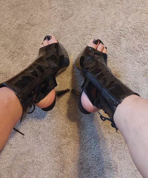 someone needs to support my shoe addiction