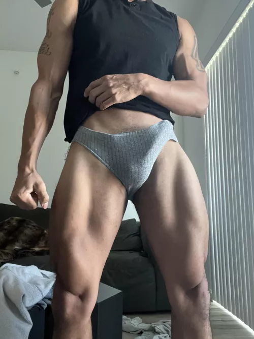 Tattoos on my thighs or no?