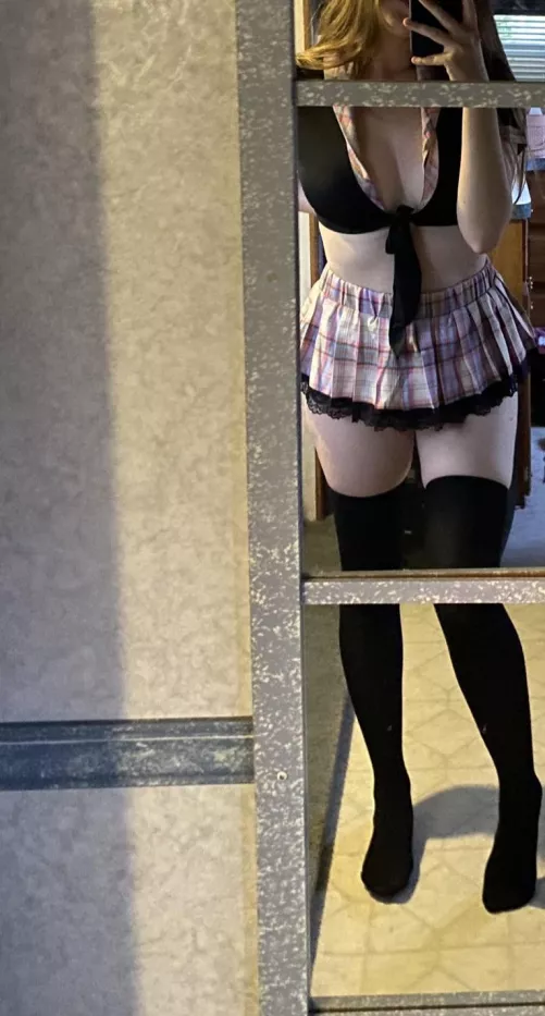 That plaid skirt/thigh high combo 💕