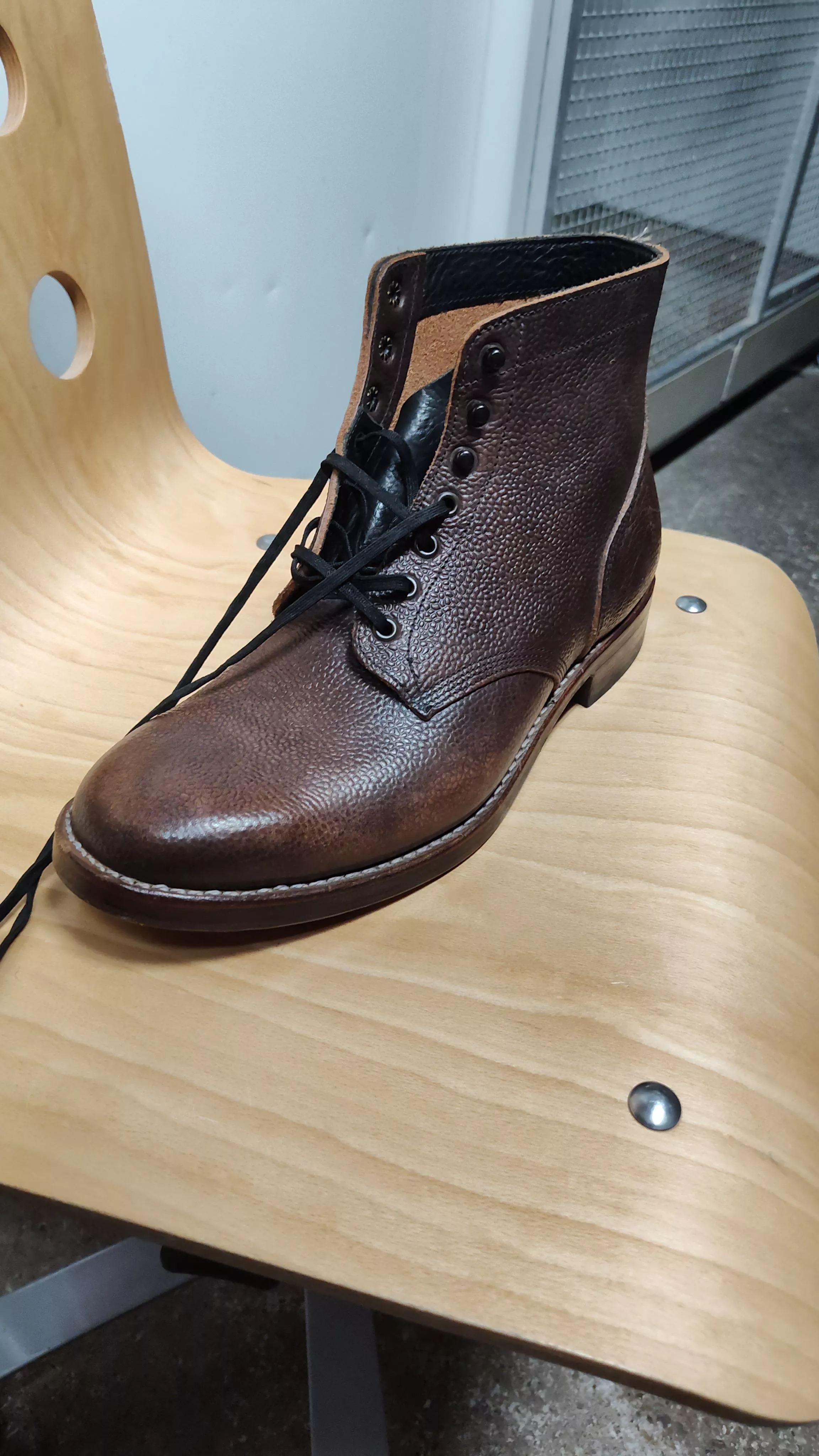 The mystery of this boot continues what brand is it? Where was it made?