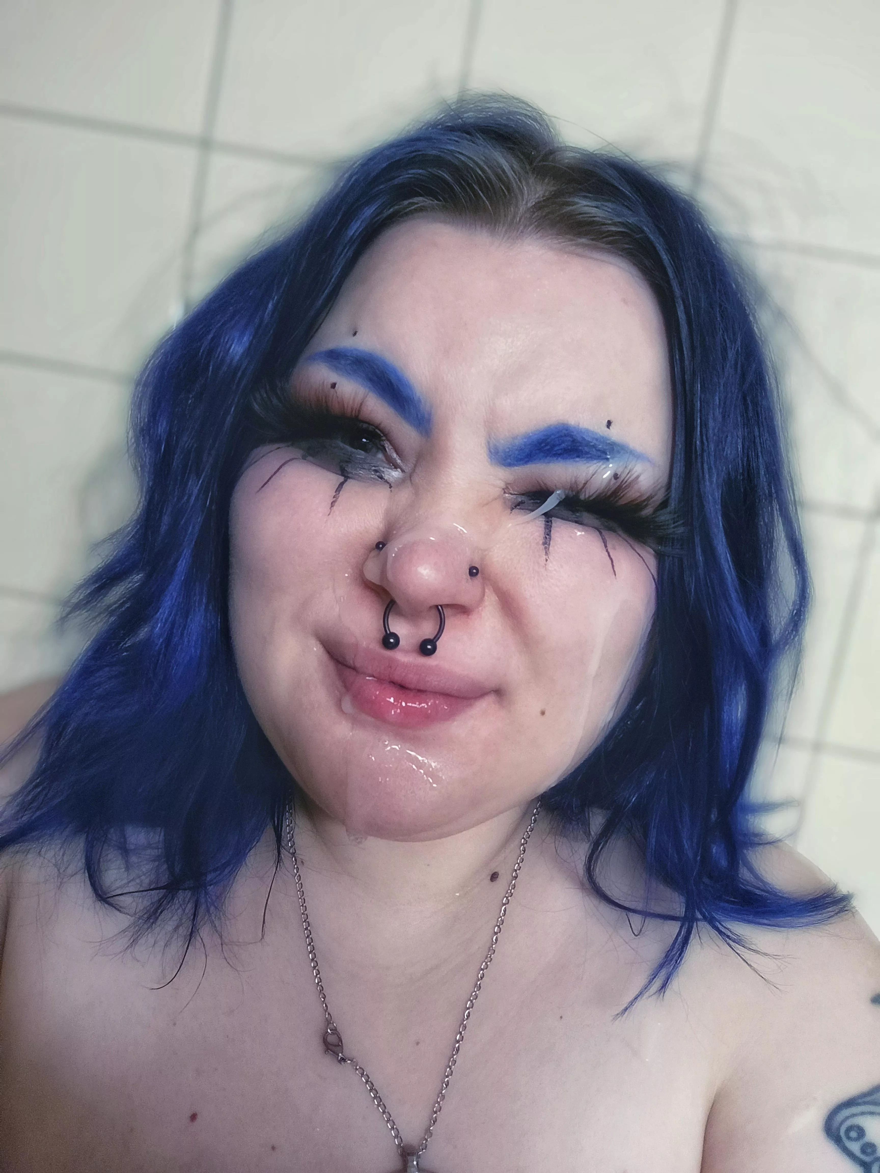 these fake eyelashes come in handy 🤭