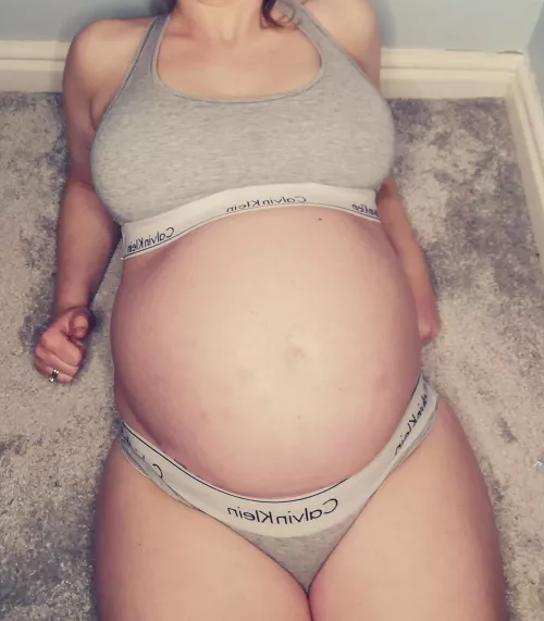 Who likes a preggo in calv's?