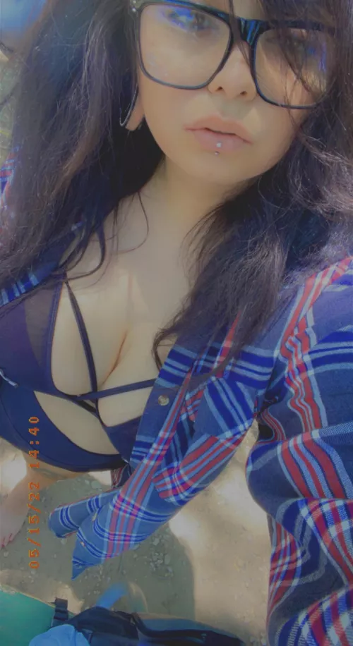 Who wants to see me naked