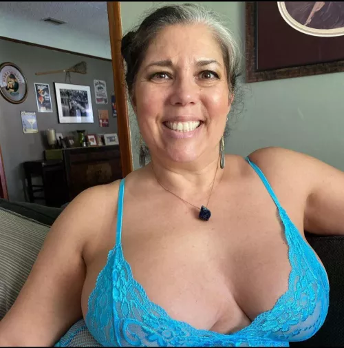 Woke up so happy and horny baby [58F]