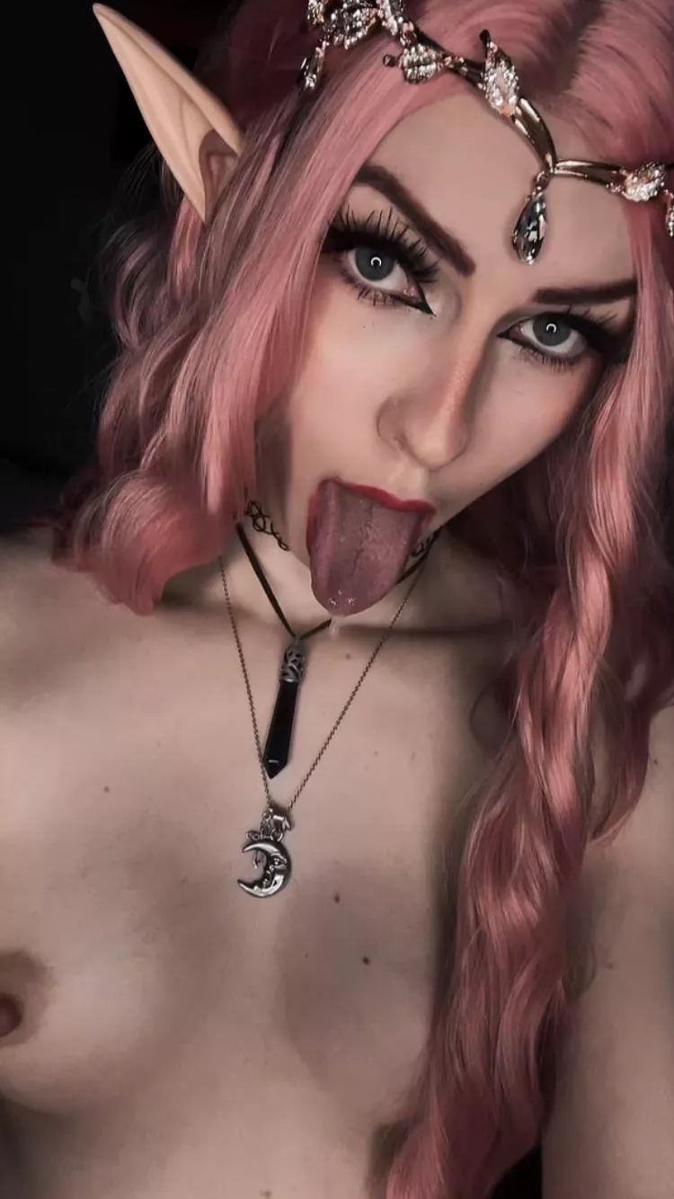 Would you cover this naughty elf in your cum?