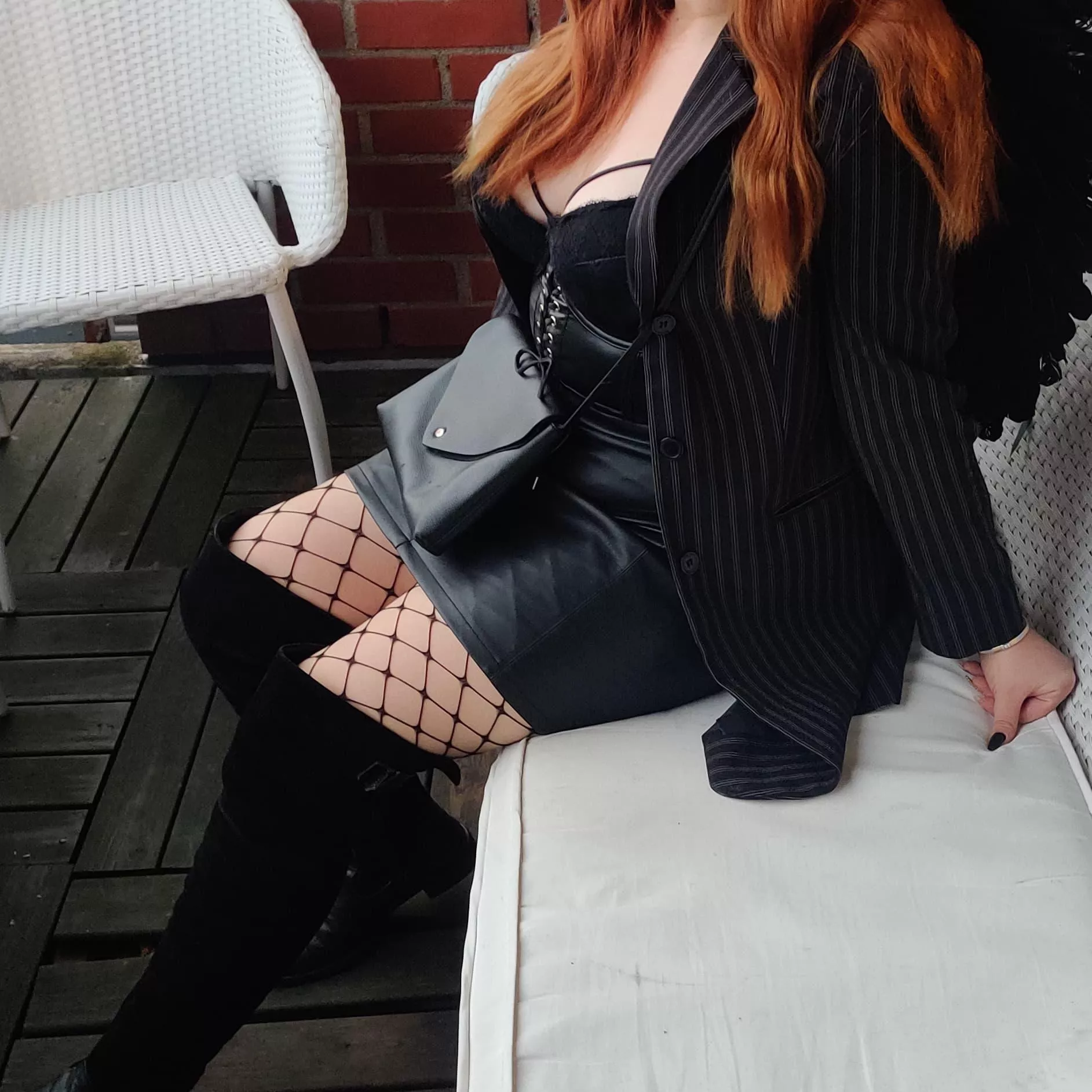 would you cum on my leather skirt? 🤤💦🌶️