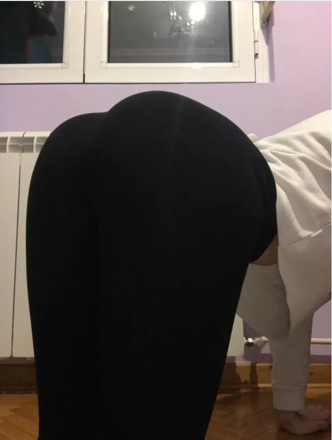 Would you slide those leggings while I'm stretching? [F]