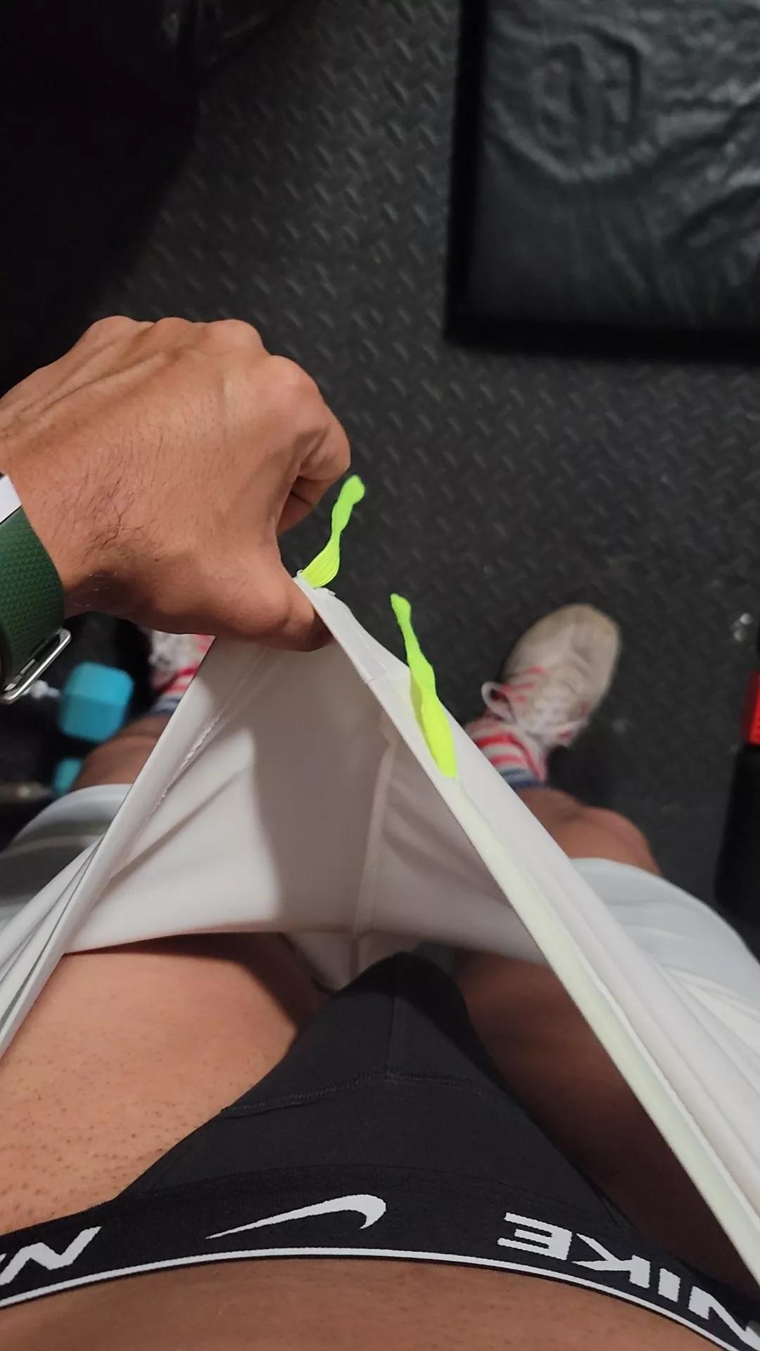 (36) Any bi bros around?... hmu