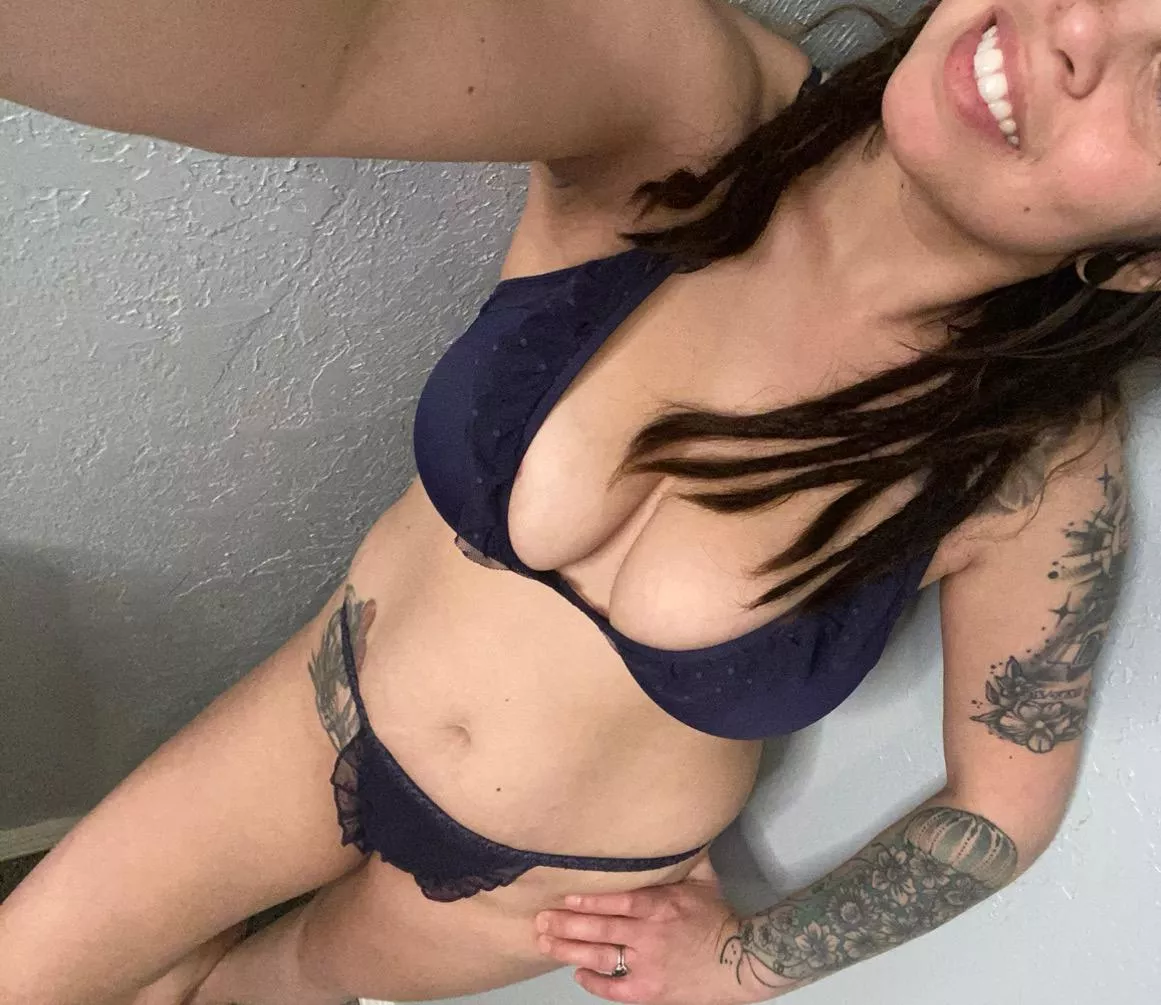 4’10 Momma of 3 here! My lingerie form before kids still fits!☺️