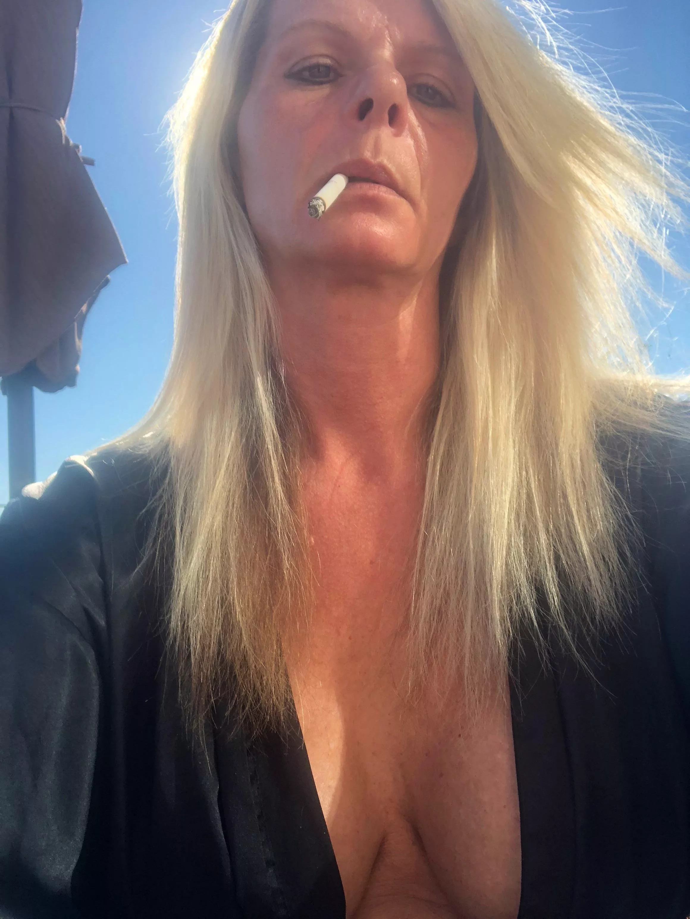 A sexy dangle for you in my black robe 💋