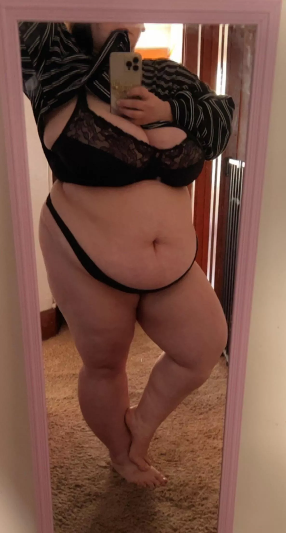 A somewhat SFW tummy pic for your hump day morning 😘 hope you have a good day babe!