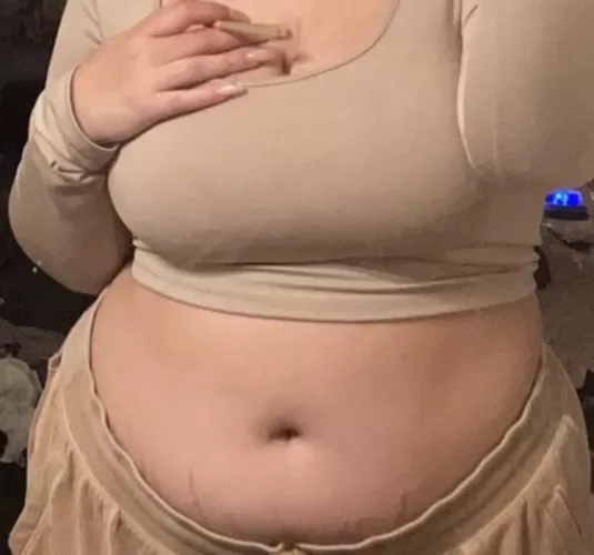 Aftermath from last night getting high and doing a stuffing😌 ngl need todo them more often ! Fast track getting….well fat😅I’ve had a few people ask for me to put my cash app on here or just make a burner for “tips”? I feel icky doing that b