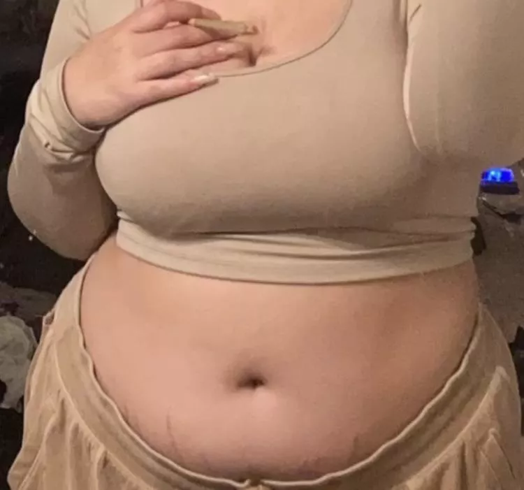 Aftermath from last night getting high and doing a stuffing😌 ngl need todo them more often ! Fast track getting….well fat😅I’ve had a few people ask for me to put my cash app on here or just make a burner for “tips”? I feel icky doing that b