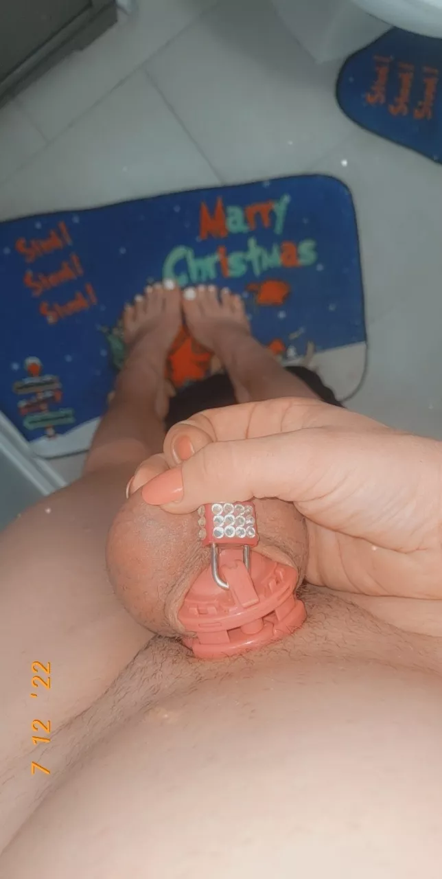 am I a dumb slut for not matching my nails? or is it cute?!