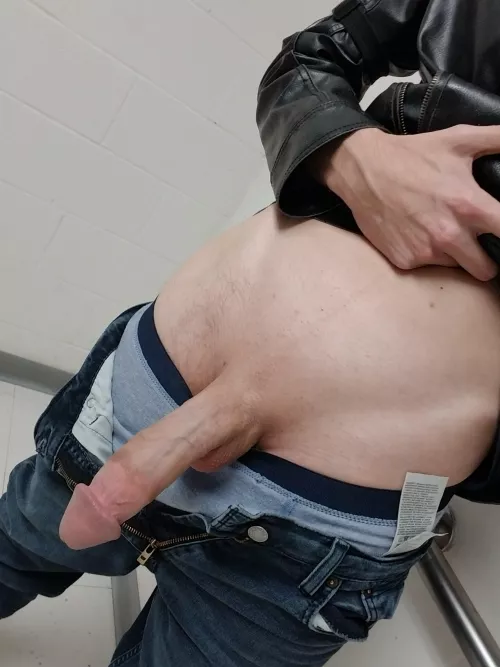 Any love for big cocks and big hands? 🥺