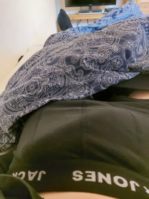 any small to average ones wanna compare? hmu