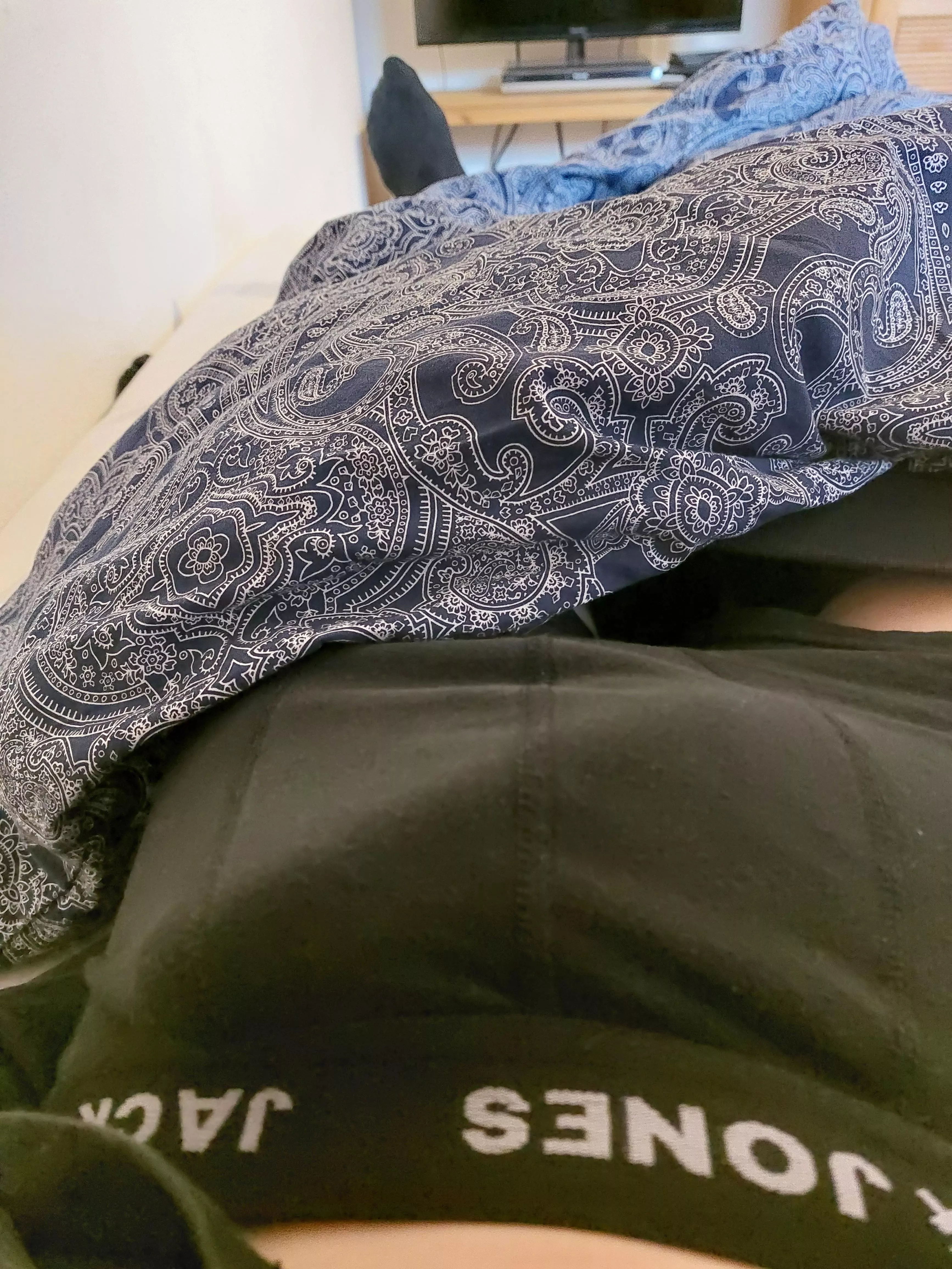 any small to average ones wanna compare? hmu