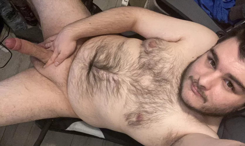 Anyone wanna come take a ride on a thicc hairy dude ;)