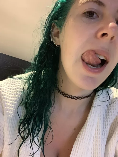 Bathrobe tongue