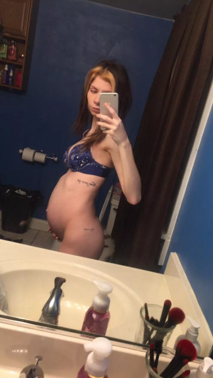 Come rub my growing belly🥰