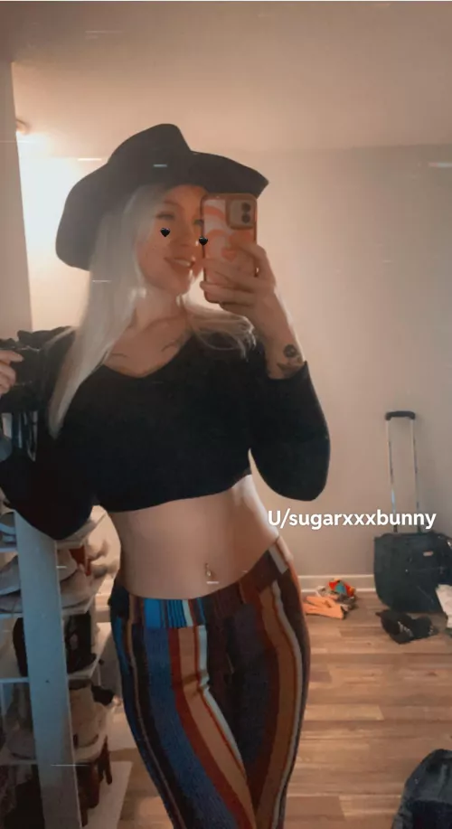 Crop top cowboy 🤠