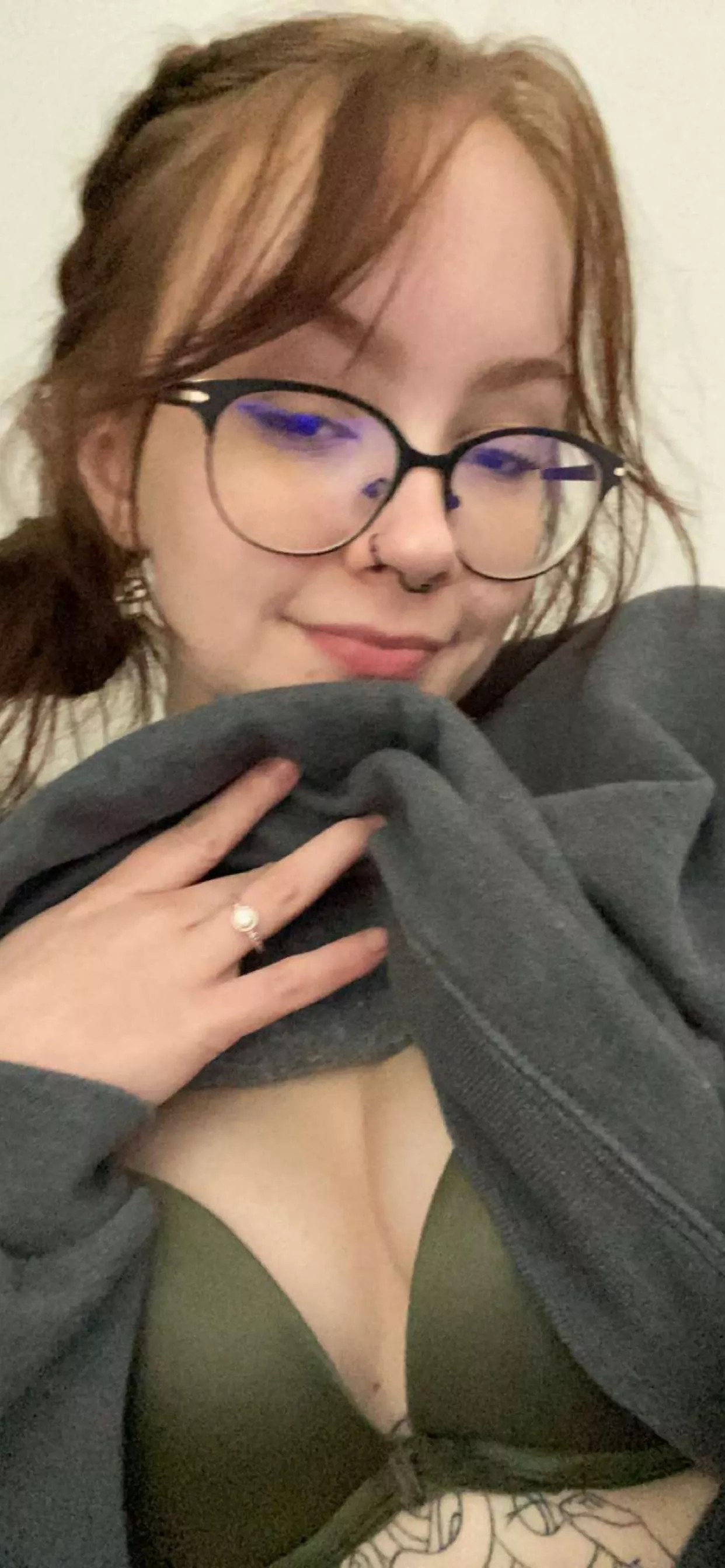 Cum on my glasses or tits :)
