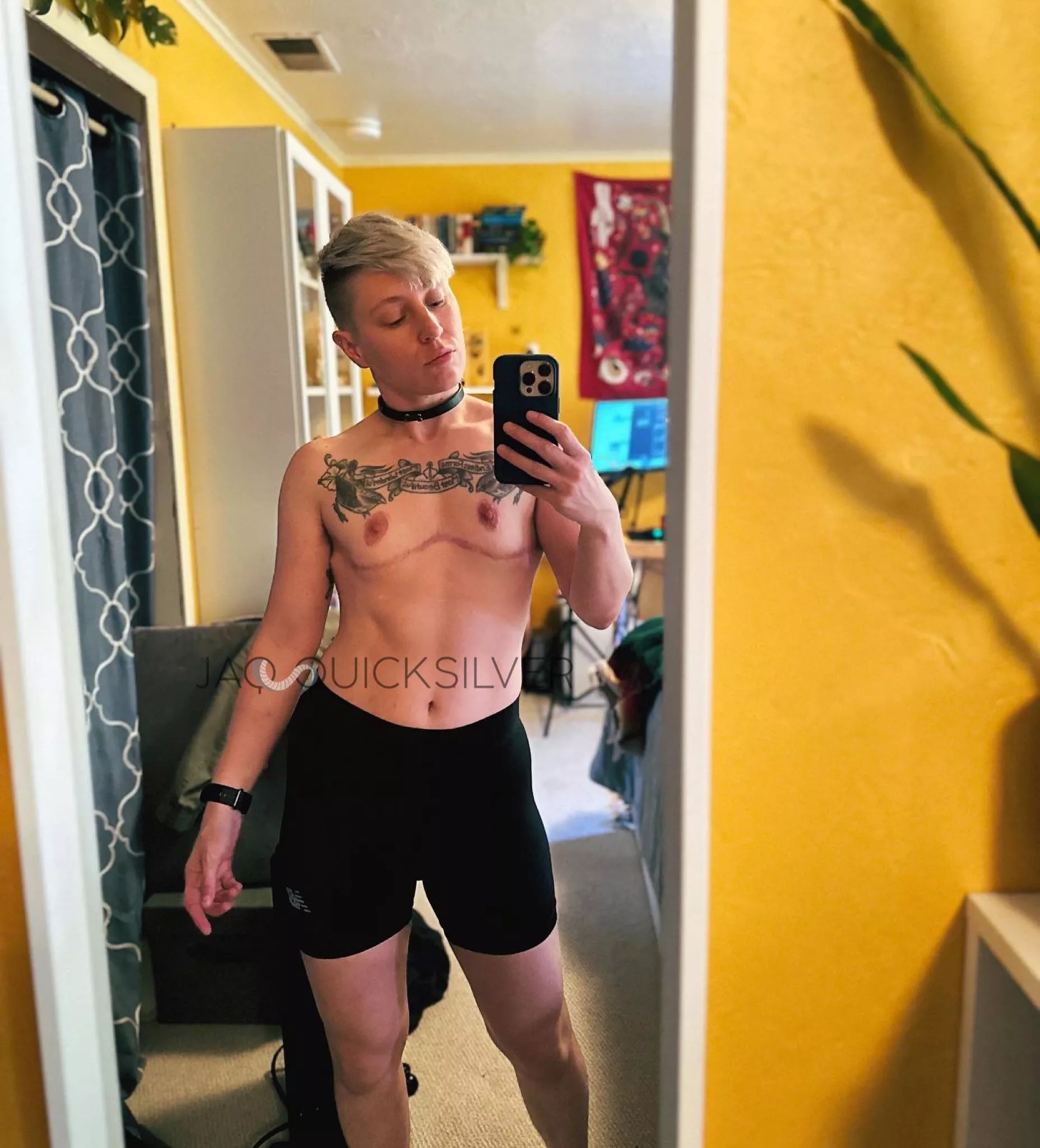 Do we like mirror selfies still?