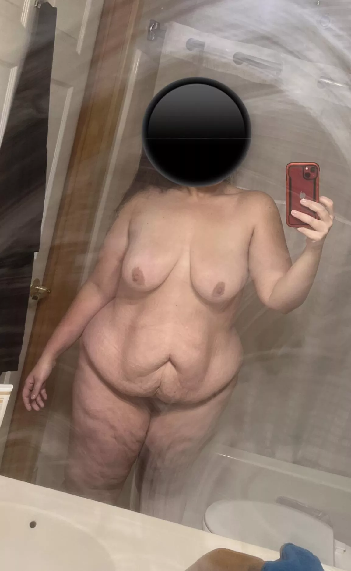 (F30, 225 lbs, 5’8”) Recently lost over 100 lbs but not loving my naked reflection