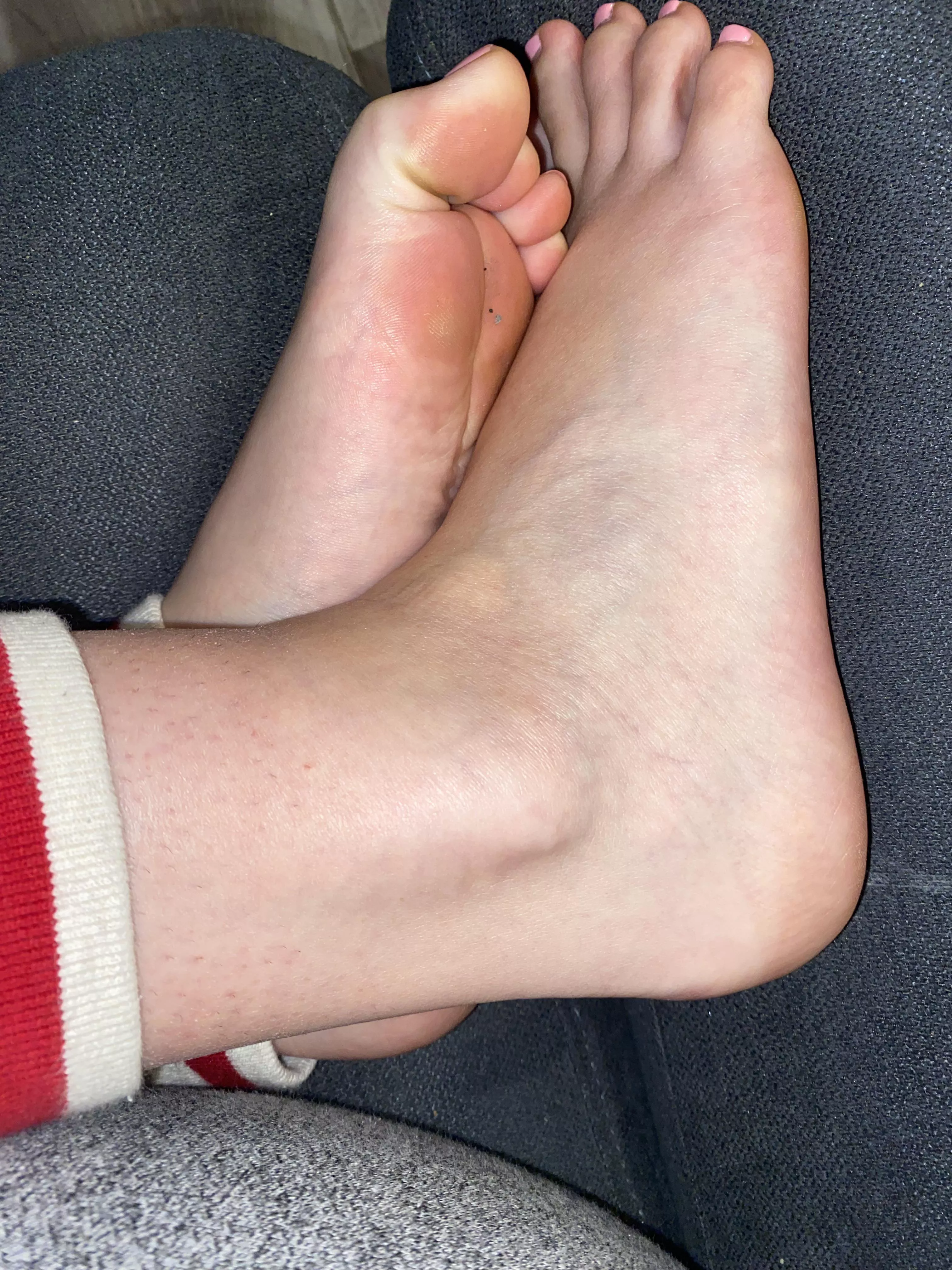 Footsies toesies happy