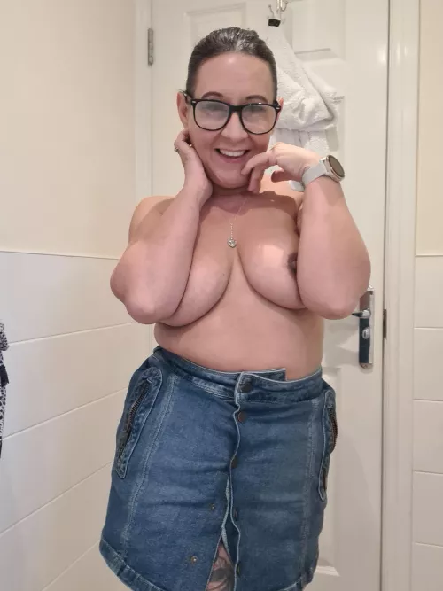 Good morning from your fav British MILF