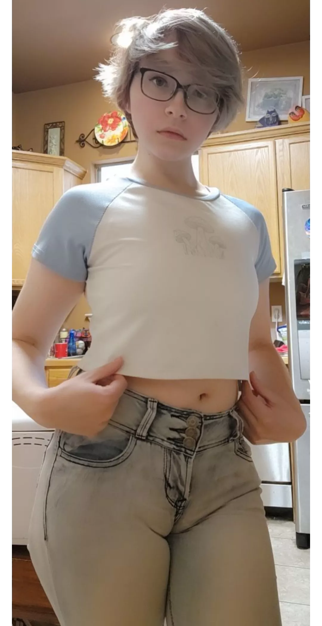 got a new croptop!! just dunno what to pair it with lol
