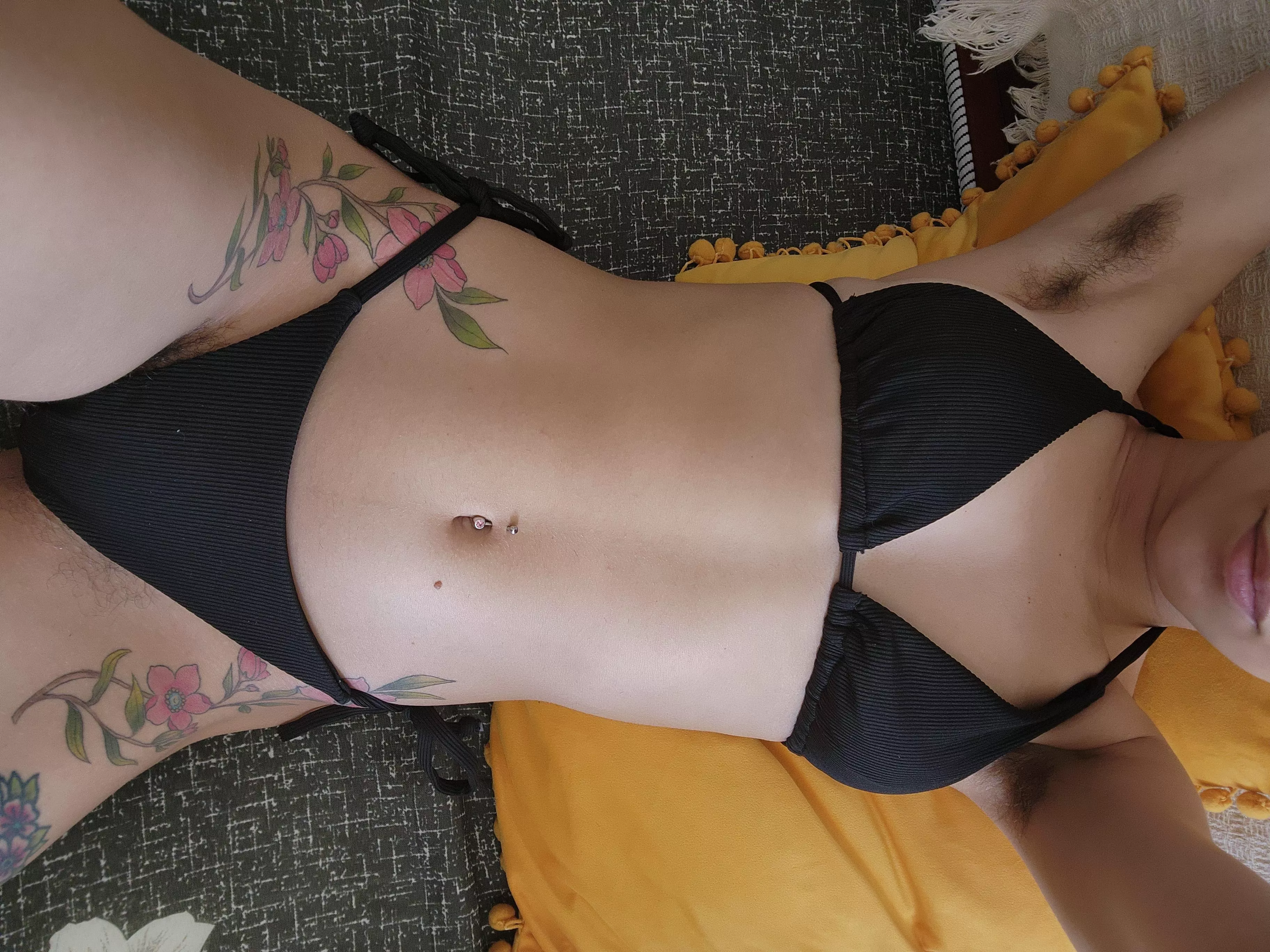 Hairy girls in bikinis are a plus 🔥