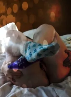 happy hump day! [female] I gotta keep my feet warm to reach my climax 😘💥