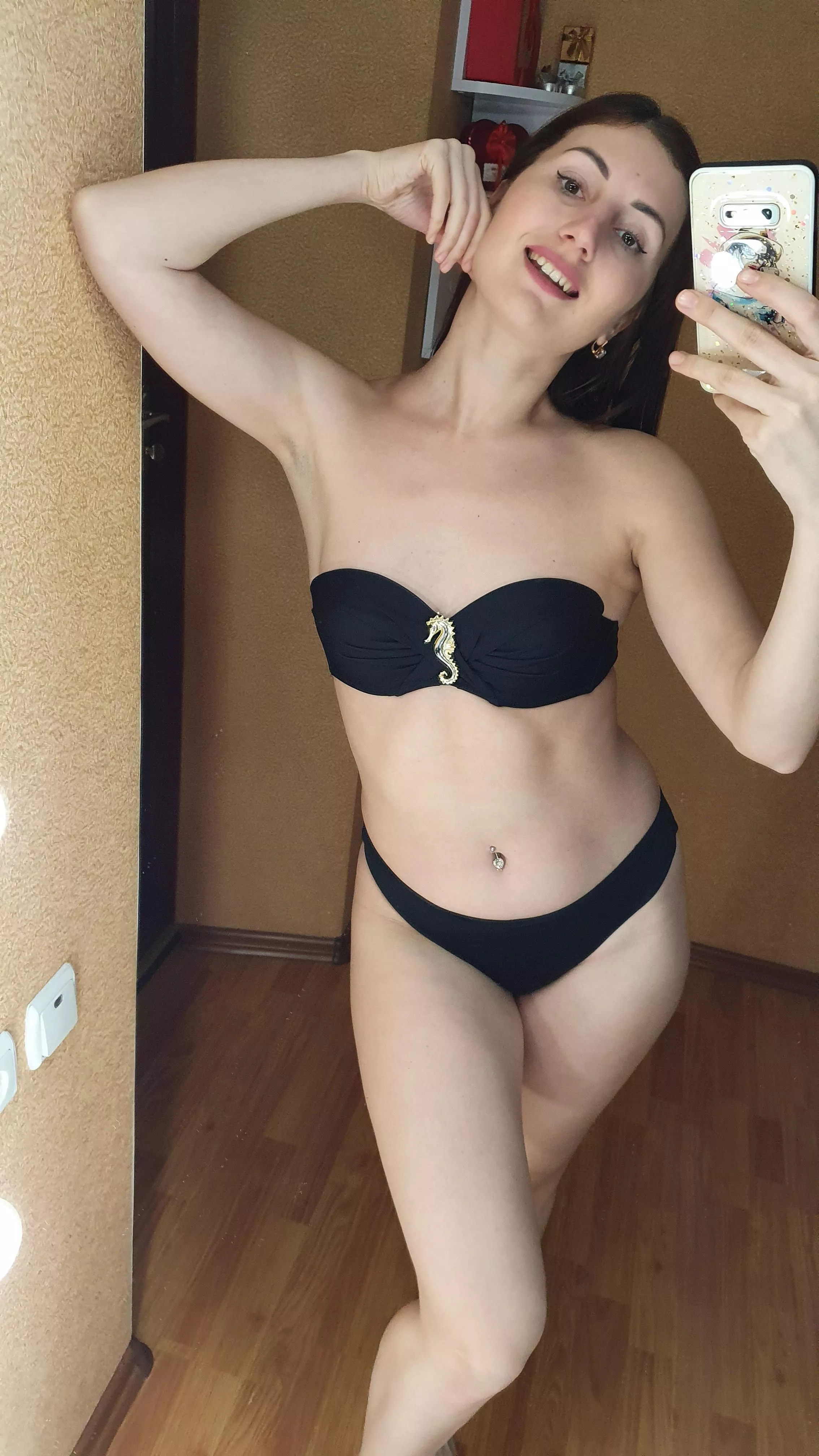 Hello :) Let's go to the beach together somewhere hot 💋