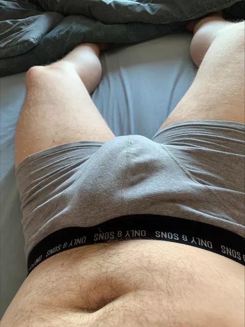 Hung vocal guy looking to show off and chat....
