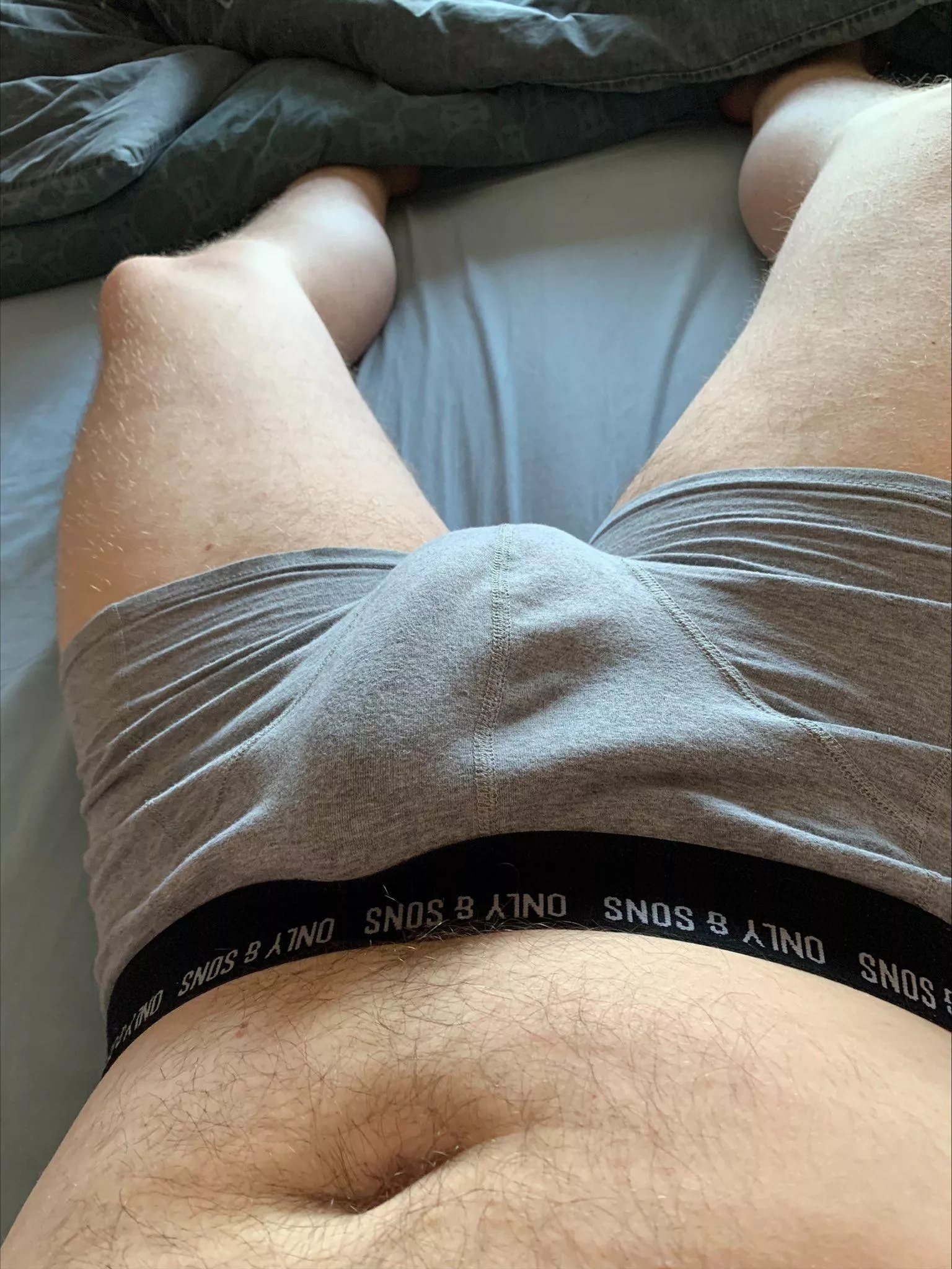 Hung vocal guy looking to show off and chat....