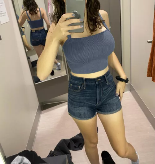 I am usually too self conscious to wear crop tops but thought this looked cute!