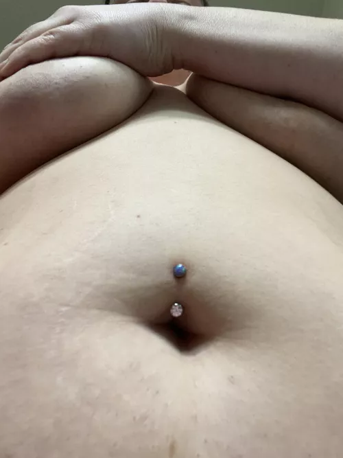 I loved my belly ring😍 I have to repierce it now though 😭