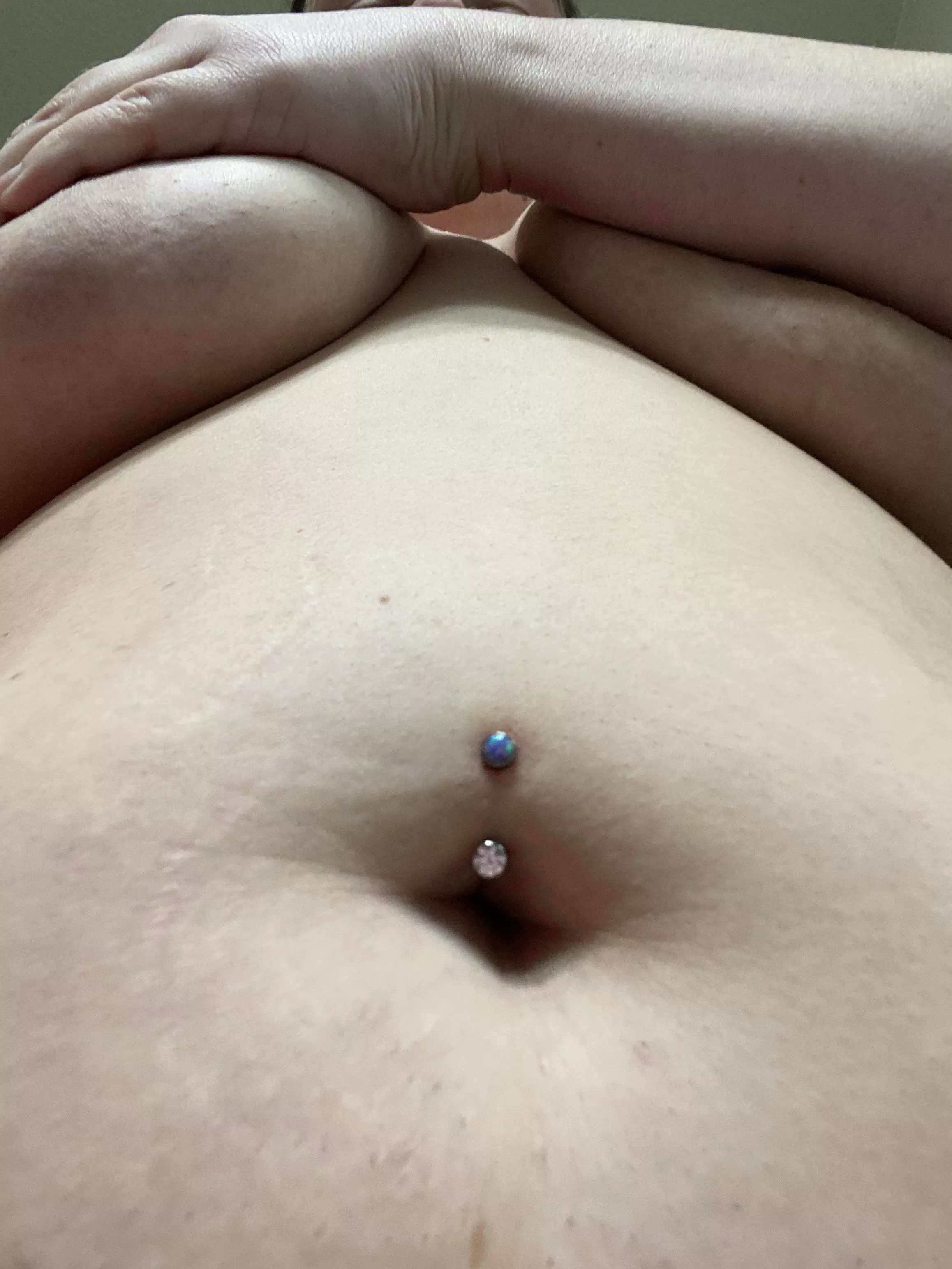 I loved my belly ring😍 I have to repierce it now though 😭