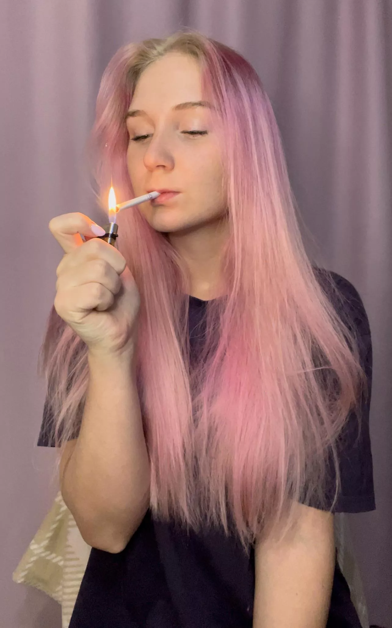 I smoke about 20 cigarettes a day!🚬It turns me on like that! It’s a pity you don’t always have a phone in your hand to save this moment🤤🤤🤤