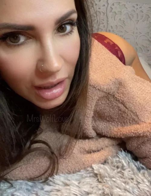 I think this is a cute selfie for an older mom. What do you think? 44f