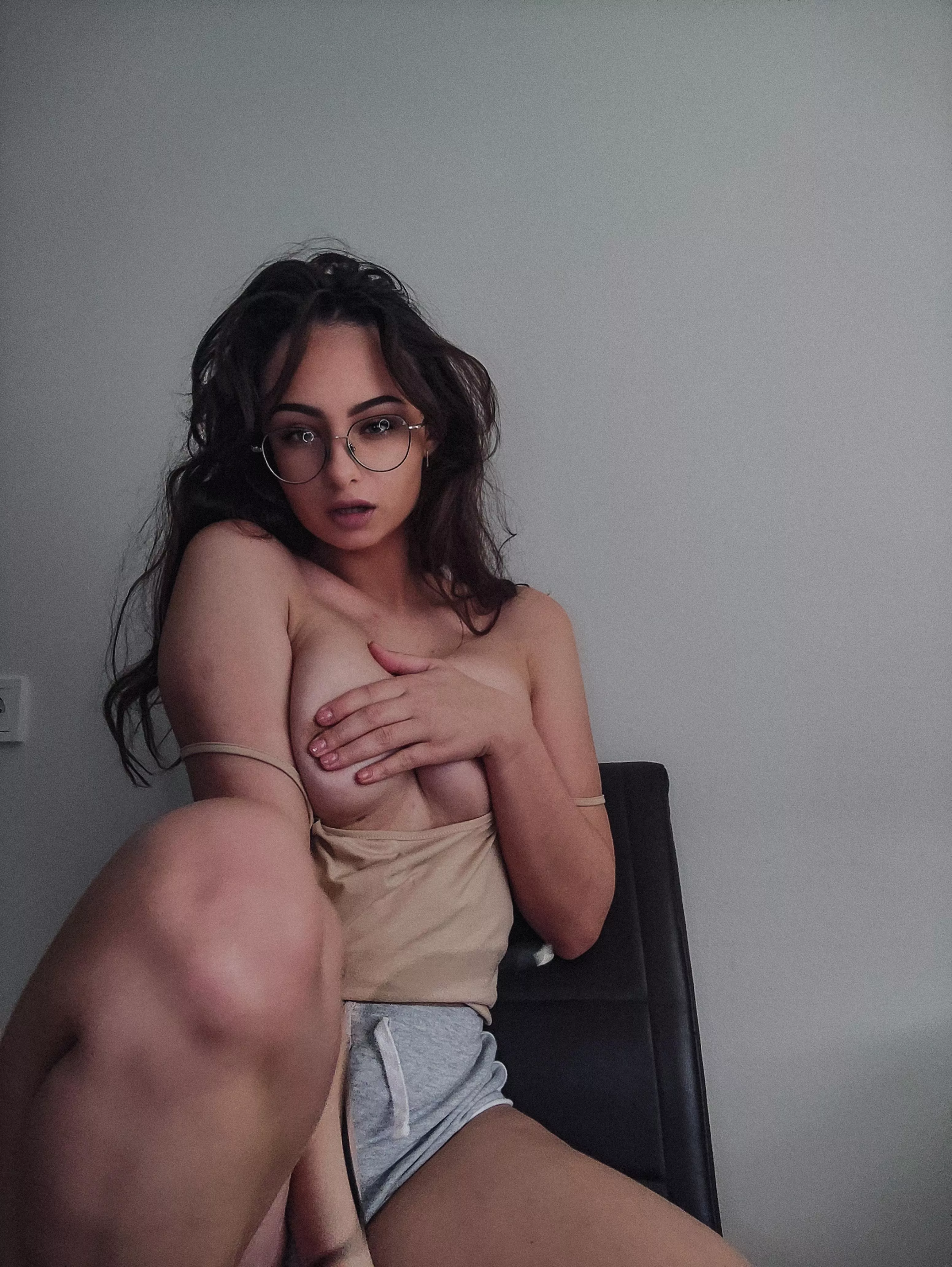 I wonder how many people could I convince to fuck me🫦