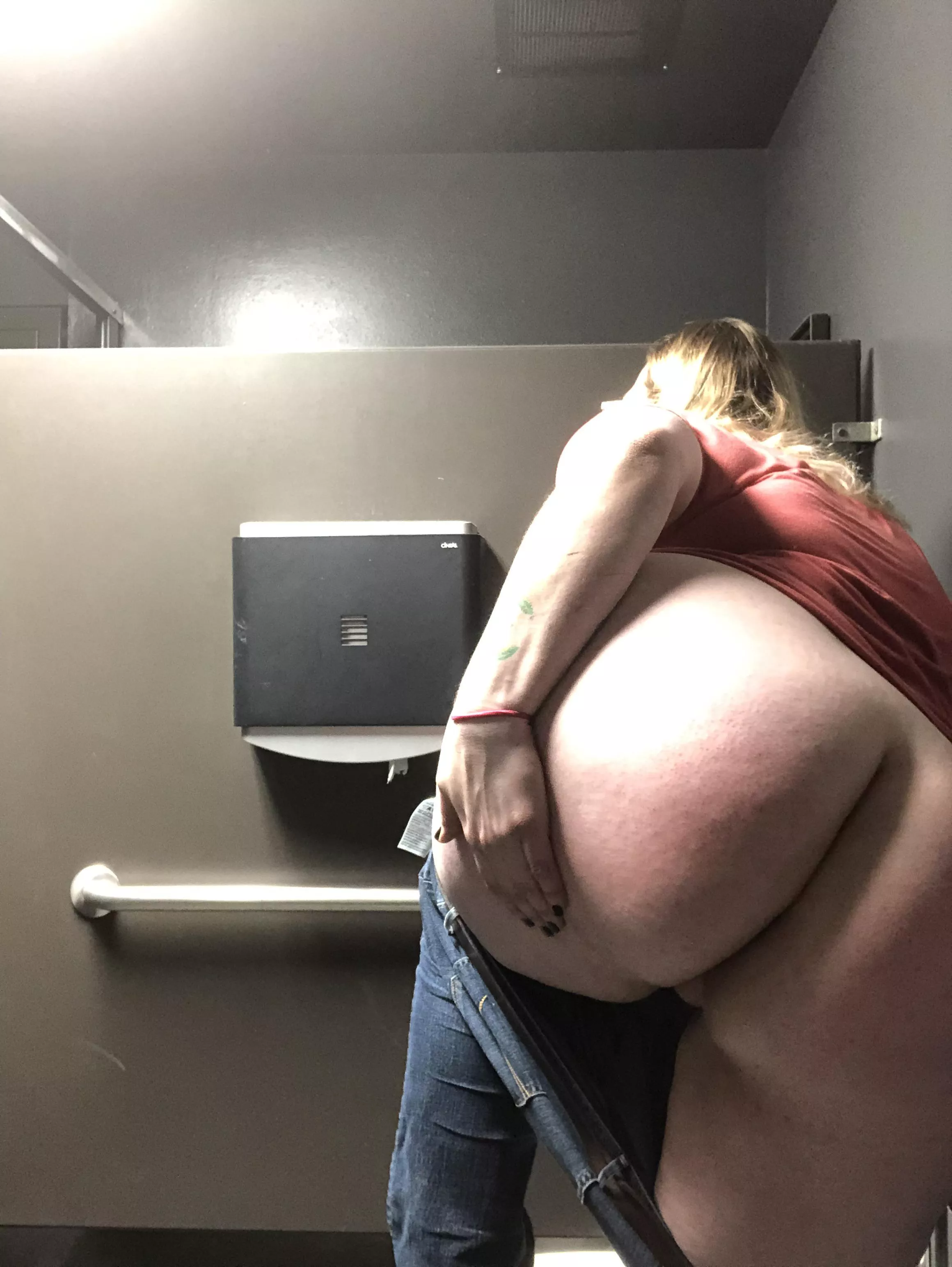 It’s humpday!!! Let’s do it in the work bathroom!! 😉