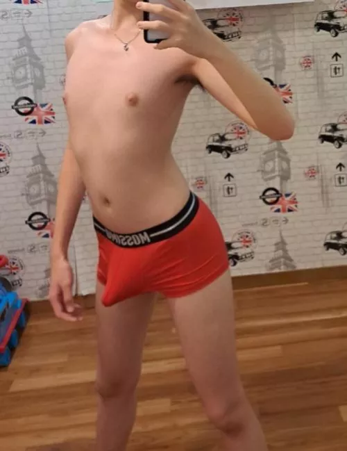 it's peeking out 😳😳